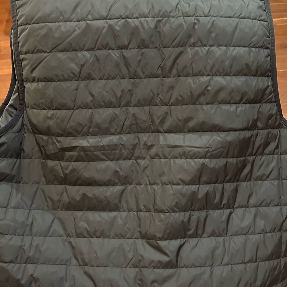 Carhartt Black Quilted Vest with Gold Logo - Picture 4 of 4